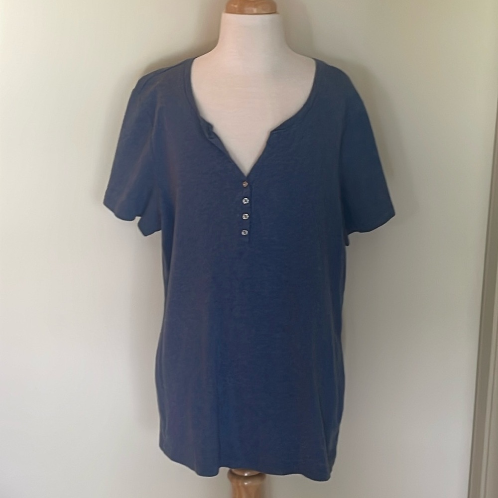 EUC~Woman’s Large Karen Scott Blue Button Detailed Short Sleeved Henley.